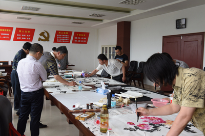 濰坊市文聯文藝志愿服務走進安丘山區，點亮鄉村文藝創作之光