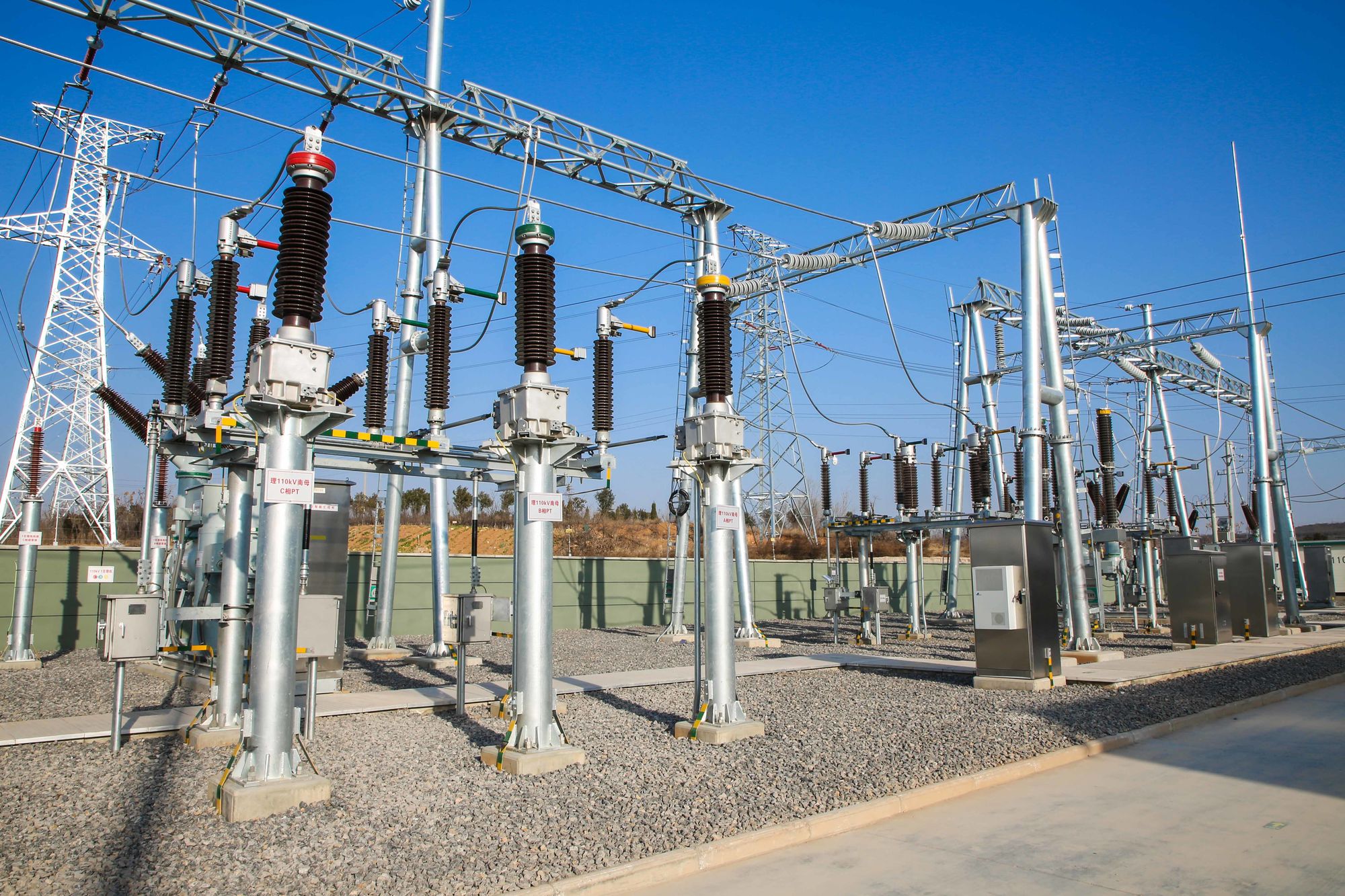 伊川首個(gè)整站智能化變電站——理學(xué)110千伏變電站建成投運(yùn)